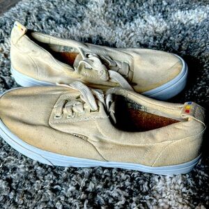 Canvas shoes low size 9 tan. Bottoms multi color